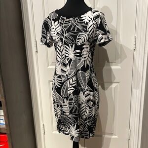 Old Navy Monochrome Leaf Print Midi Tshirt Dress (C)